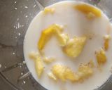 A picture of step 2 of Mango Shake.