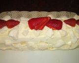 Foto del paso 4 de la receta: Pionono con crema y frutillas