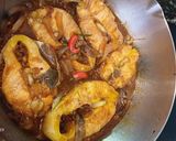 A picture of step 3 of Vietnamese Braised Sturgeon in Clay Pot.