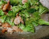 Foto langkah ke 4 dari resep #5. Tumis Brokoli Udang.