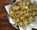 A picture of step 2 of Spanish omelette.