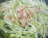 Foto del paso 3 de la receta: Cuscús con col y langostinos