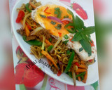 A picture of step 10 of Aisha's Special stir fry noodles with minced meat and sunny side up egg.