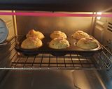 Hình bước làm 4 của món Muffins MẶN vị: phô mai-hành lá-xúc xích
