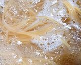 Foto langkah ke 1 dari resep Spaghetti Chicken Alfredo.