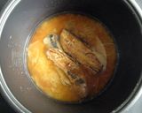 A picture of step 2 of Kippers & Shimeji Takikomi Gohan.
