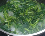 Foto langkah ke 2 dari resep Brambang Asem Daun Ubi Rambat.
