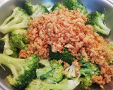 Foto del paso 5 de la receta: Brócoli Sabroso con Salsa especiada de pan tostado