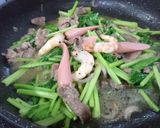 Hình bước làm 1 của món Mì rau củ xào thập cẩm
