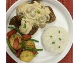 A picture of step 8 of Beef Steak 🥩 with Mushroom Sauce🍄🥣.