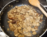 Foto del paso 5 de la receta: Tosta de revuelto de setas