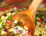 A picture of step 4 of Kolkata Jhal Muri (street food).