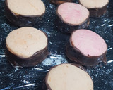 Foto del paso 7 de la receta: Alfajorcitos de maicena de colores