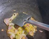 A picture of step 1 of Vermicelli Chinese style.