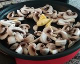 Foto del paso 1 de la receta: Champiñones salteados con MIEL♡