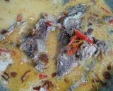 Foto langkah ke 2 dari resep Tongkol santan bumbu iris.