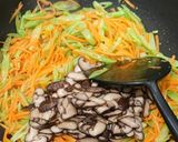 A picture of step 8 of Vegetarian bee hoon.