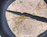 A picture of step 4 of Aloo Pyaz Paratha.