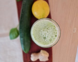 Foto del paso 3 de la receta: Licuado de pepino, albahaca, limón y jengibre fresco