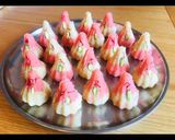 A picture of step 4 of Rose coconut modak.