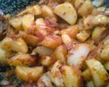 A picture of step 3 of Pyaaz k aloo.