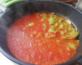 Foto del paso 1 de la receta: Paella de marisco con piquillos y hierbabuena
