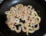 Foto del paso 10 de la receta: Merluza con hojaldre rellena de gambas y pimientos del piquillo