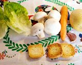Foto del paso 1 de la receta: Crema de verduras con lechuga y champiñones 😋