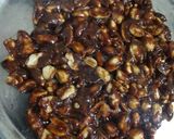 A picture of step 3 of Chocolate peanut chikki.