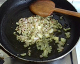 A picture of step 6 of Kanda Poha.