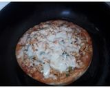 A picture of step 13 of Egg Pizza (without oven).