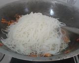 Foto langkah ke 4 dari resep Tumis Pedas Bihun Wortel.