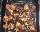 A picture of step 4 of Meat balls.