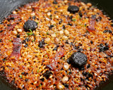 Foto del paso 6 de la receta: Arroz de butifarra negra, panceta y habitas