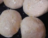 Foto del paso 2 de la receta: Pancitos con queso rallado Express