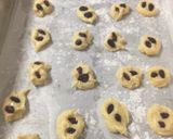 Hình bước làm 1 của món Cookies Bơ nho khô