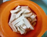 A picture of step 1 of Peppered fried yam and fish.