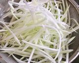 Hình bước làm 2 của món Gỏi Đu Đủ Xanh Ba Khía Thái Lan (Somtam)