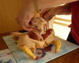 Tölteni való csirke kicsontozása recept fázis 4 fotója