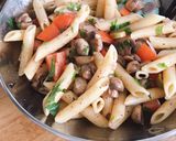 Hình bước làm 4 của món 💚 Salad Nui Ống, Nấm, Cà Chua, Olive & Fêta Healthy (Vegetarian)