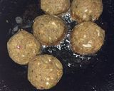 A picture of step 3 of Turai chhilka kofta with curry.