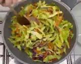 Foto del passaggio 5 della ricetta Involtini di pasta fillo con gamberi e verdure saltate