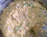 A picture of step 1 of Pakoda in onion gravy.