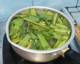 Foto langkah ke 1 dari resep Sirup pandan homemade.