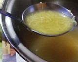 Foto del paso 2 de la receta: Caldo de aprovechamiento de cocido con Fideos