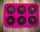 Foto del paso 4 de la receta: Donuts de dark chocolate cheesecake (sin horno)