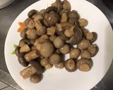 Une image de l'étape 6 de Cassolettes de saumon aux prunes, citron et champignons de Paris.