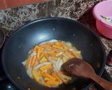 Foto langkah ke 3 dari resep Tumis Wortel Brokoli.