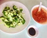 Hình bước làm 8 của món Bông cải xanh luộc chấm xì dầu và canh tỏi cà chua