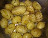A picture of step 7 of Pot roast potatoes.